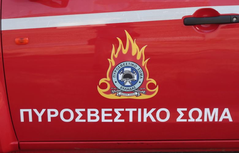 Υπό έλεγχο η φωτιά σε εγκαταλελειμμένο κτήριο στο κέντρο της Αθήνας – News.gr