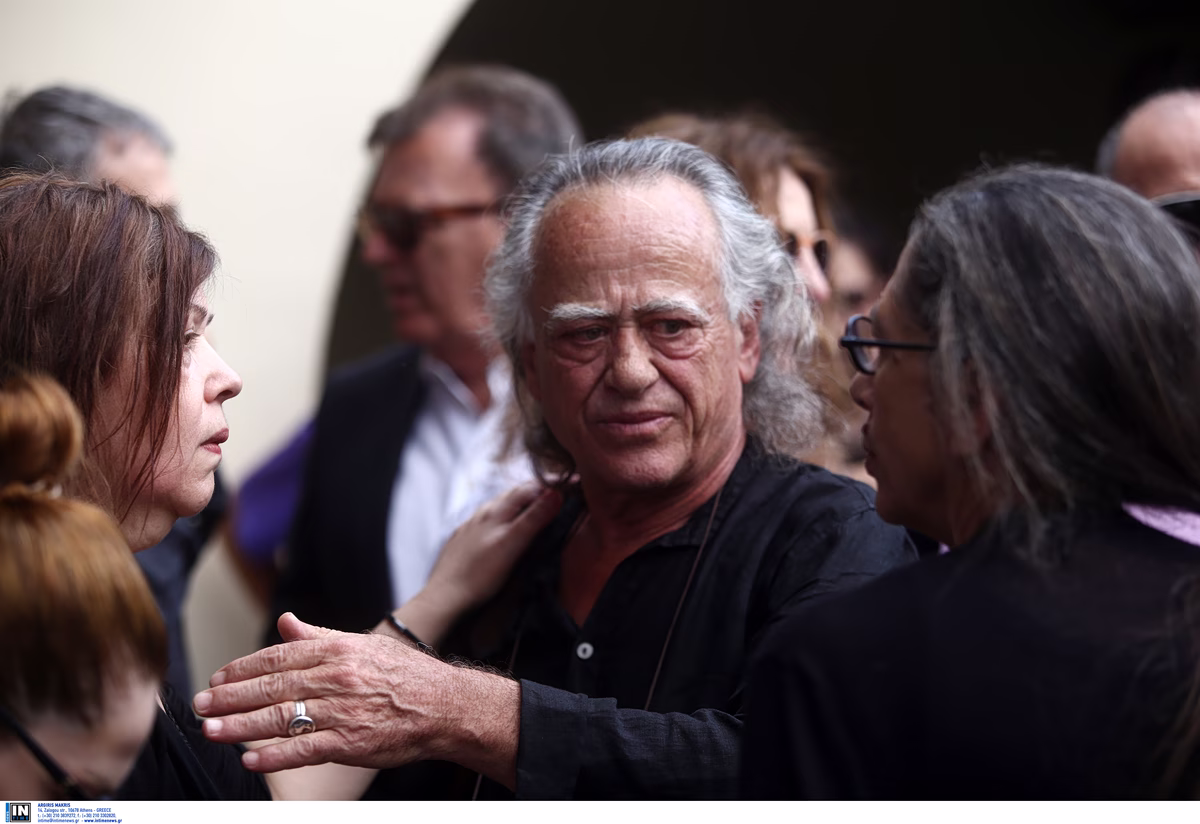 «Η τέχνη, χωρίς πολιτική, δεν έχει νόημα» - Το ΠΑΣΟΚ αποχαιρετά τον Νίκο Καλογερόπουλο