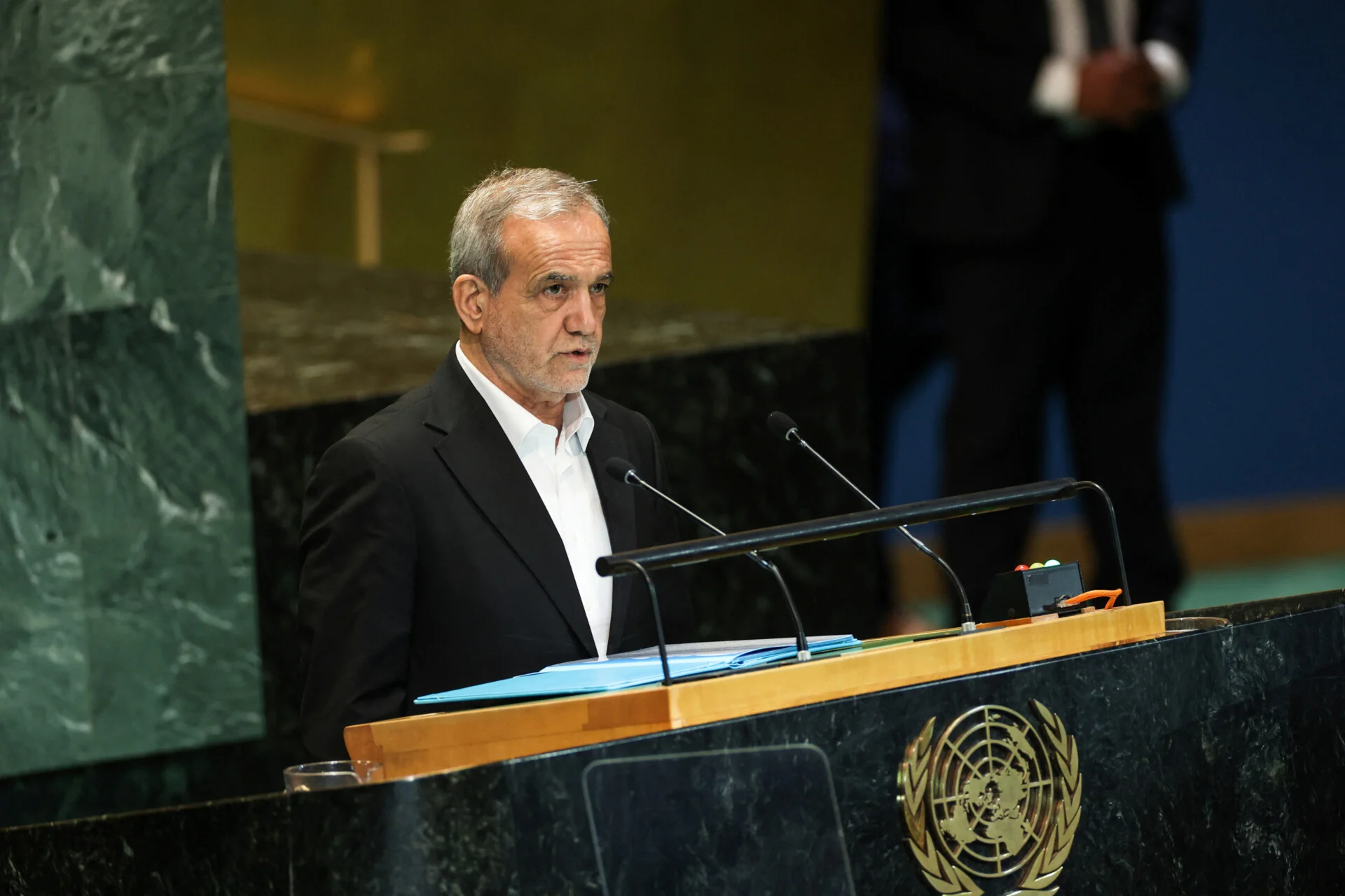 Η κοινωνία του Ιράν αντιμετωπίζει πολλές δυσκολίες. Βρισκόμαστε σε ολοκληρωτικό πόλεμο με τις ΗΠΑ
