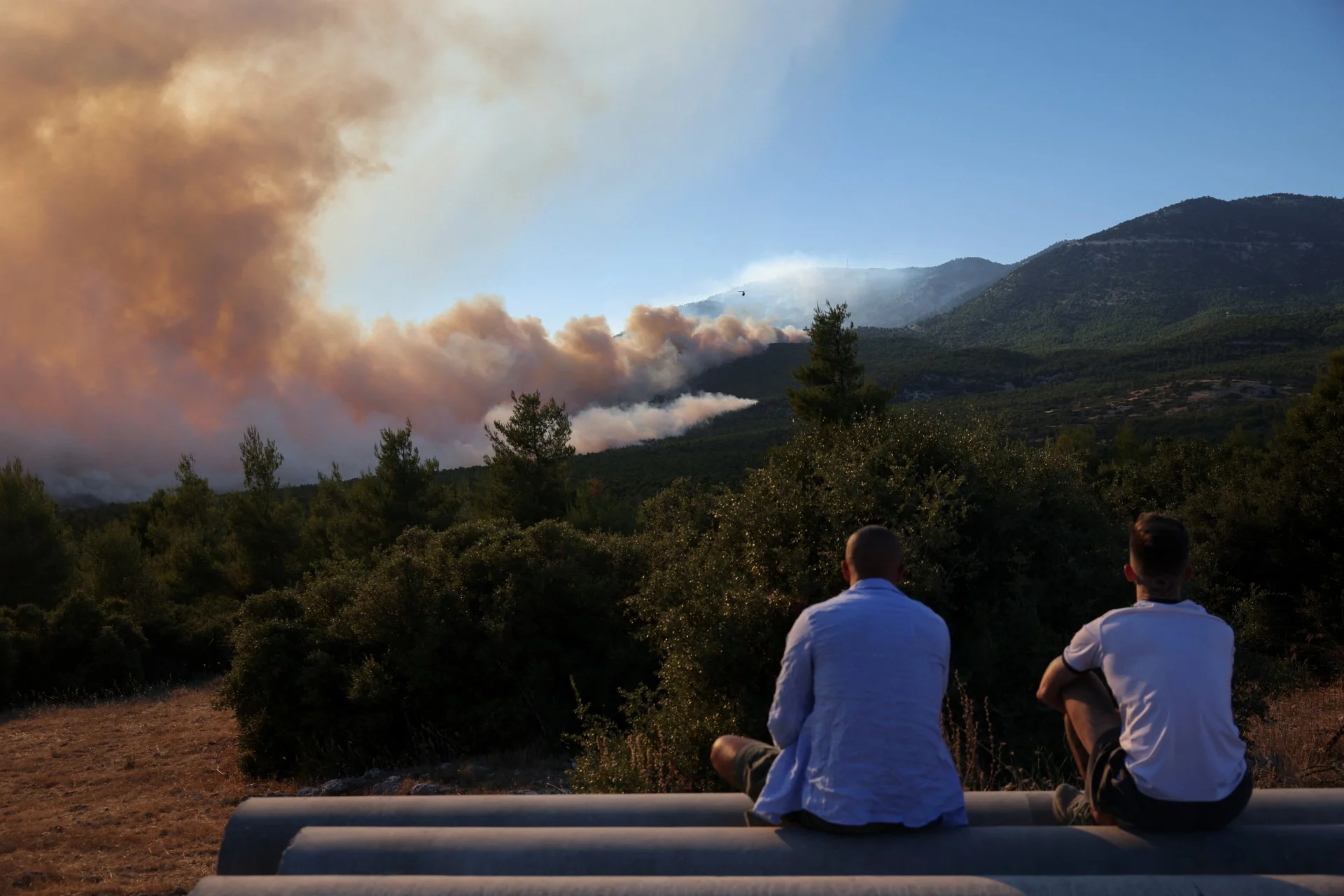 Αγωνία για Άγιο Νεκτάριο, Κρύο Πηγάδι και Ψάθα – «Η φωτιά έχει τεράστια περίμετρο