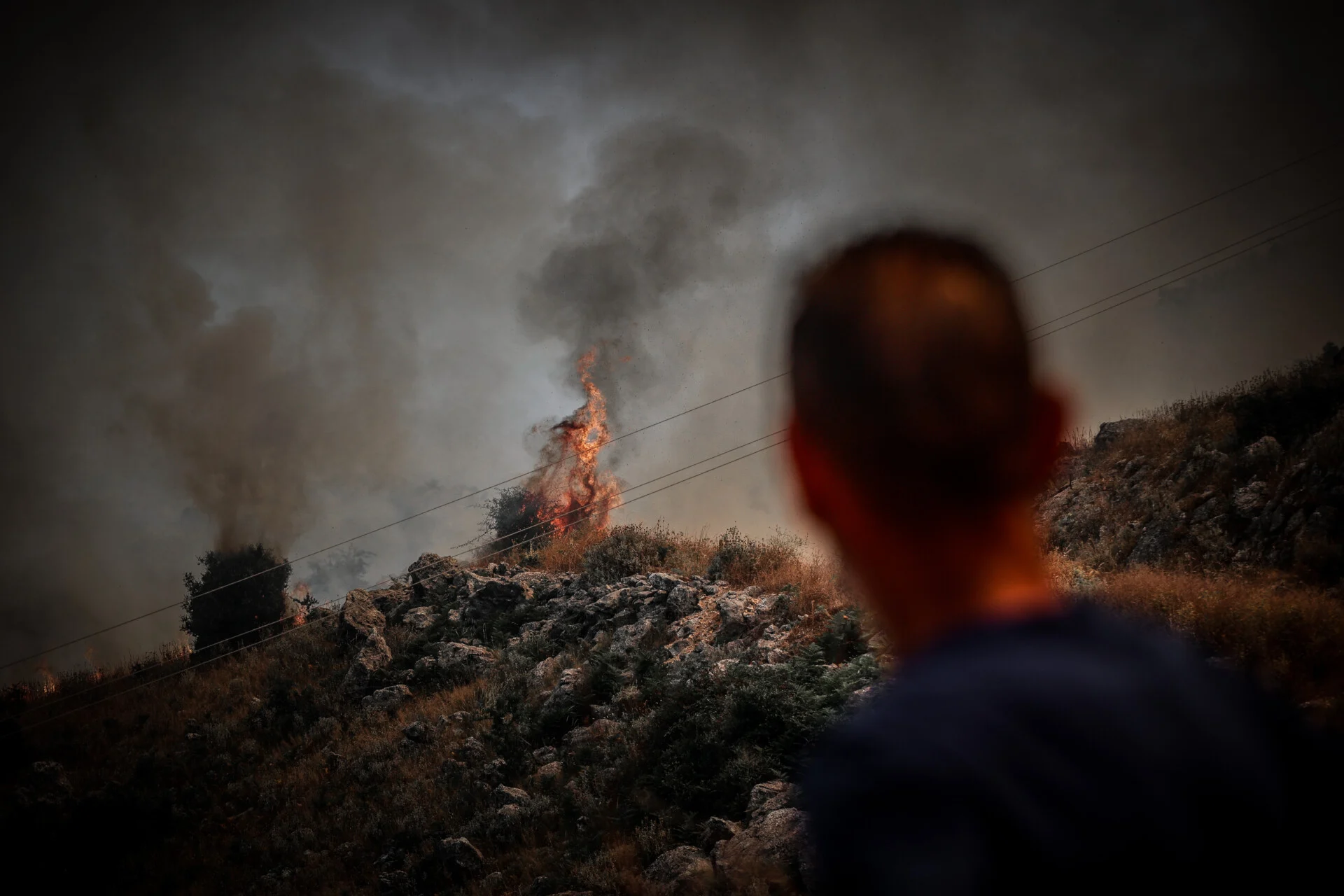 Συνελήφθη 70χρονος που έκαιγε σκουπίδια κοντά σε βλάστηση