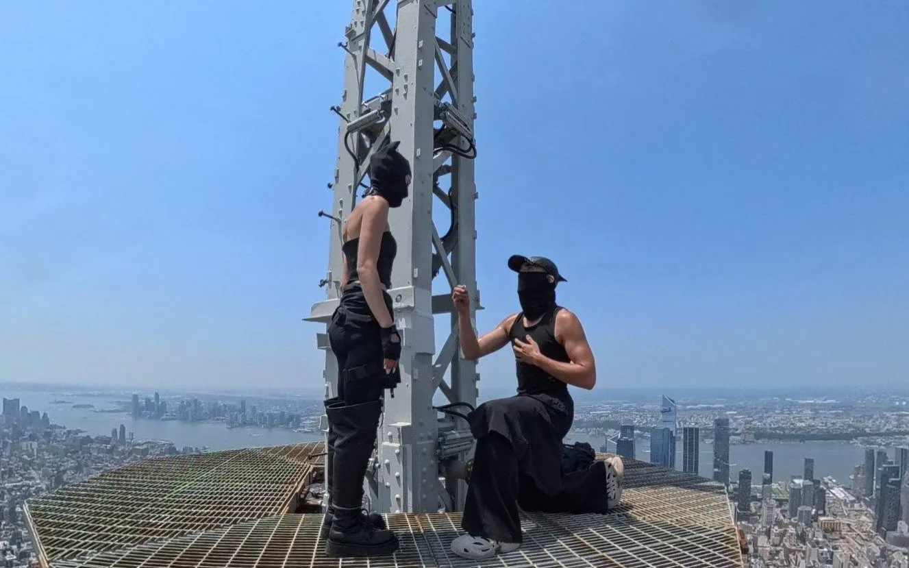 Στο δικαστήριο οι δύο Ρώσοι skywalkers μετά τον αρραβώνα στην κορυφή του Empire State Building