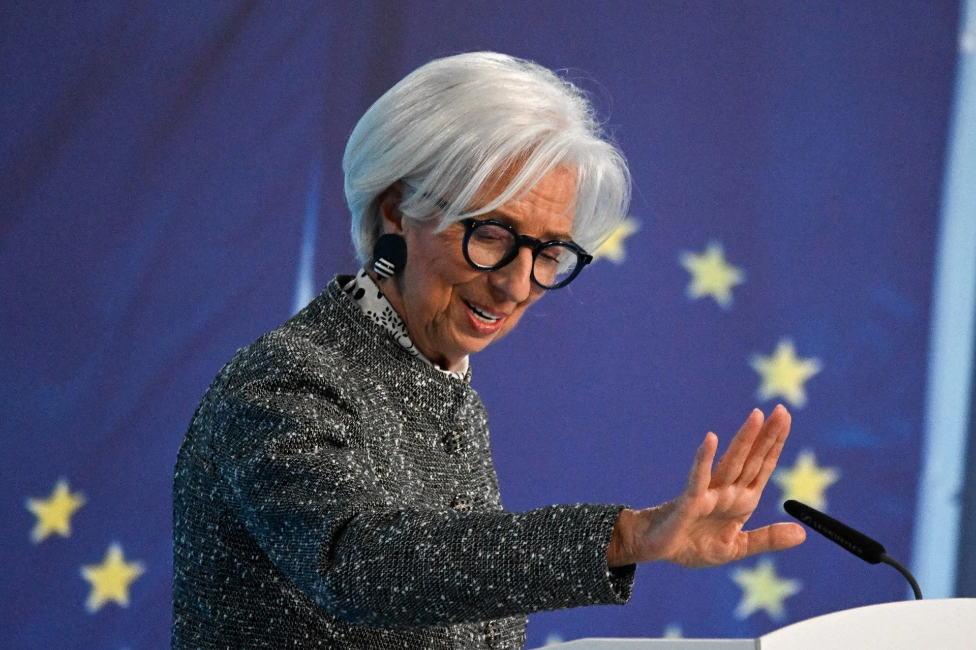 Το Νταβός συνεχίζει να «φλερτάρει» τη Λαγκάρντ