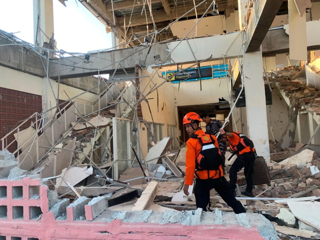 Ινδονησία: Ισχυρός σεισμός 7,7 Ρίχτερ
