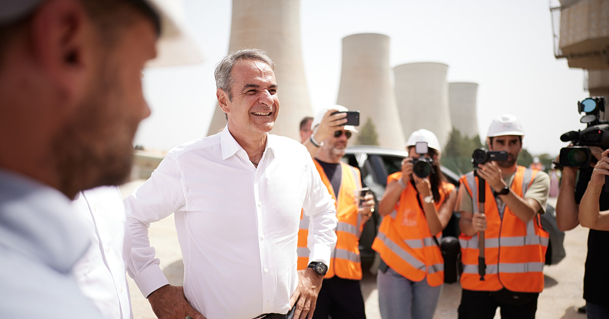 Μέγαρο Μαξίμου: Παλεύουν για ένα άλμα πάνω από τη φθορά