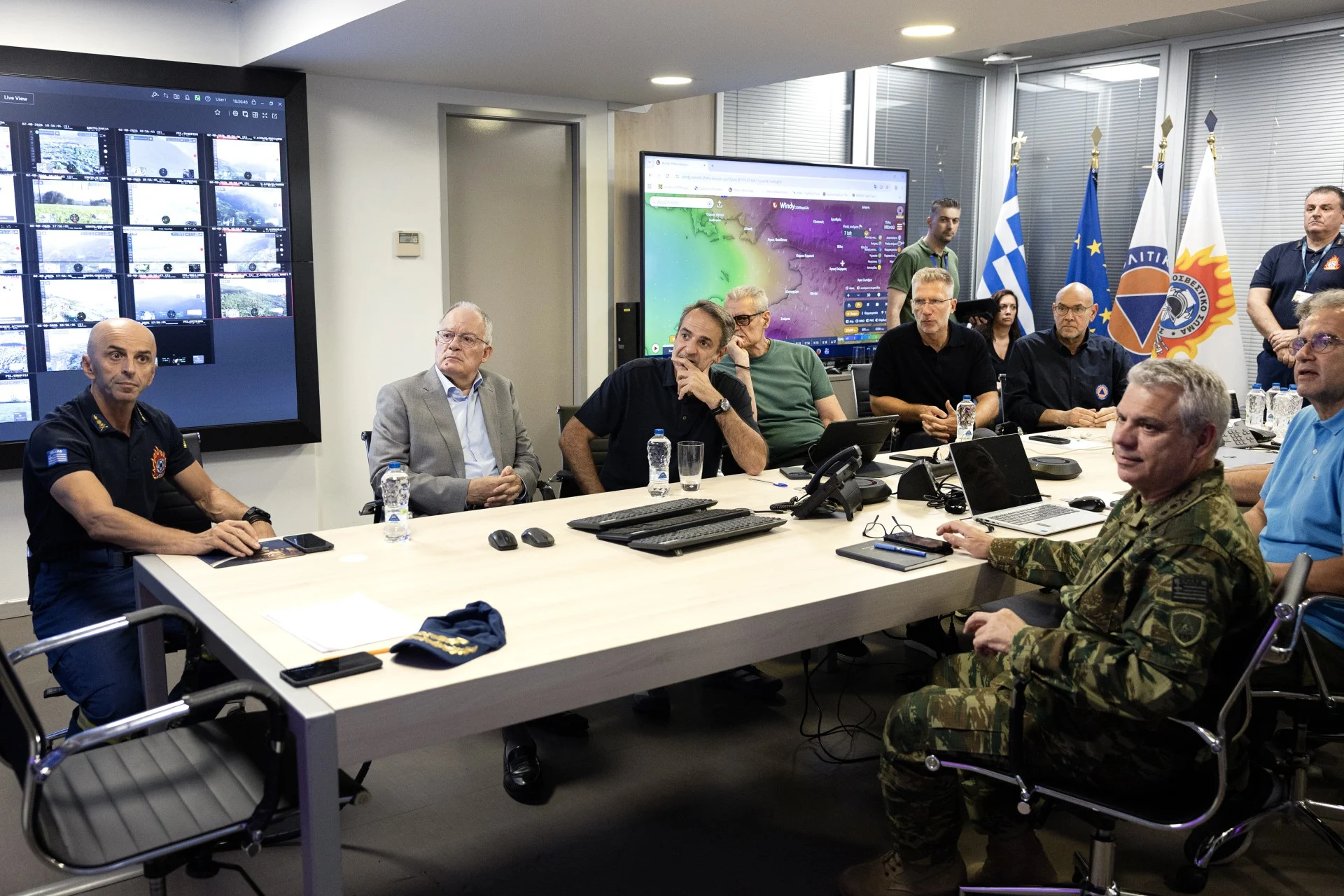Στο Συντονιστικό Κέντρο της Πολιτικής Προστασίας Κ. Τασούλας και Κ. Μητσοτάκης
