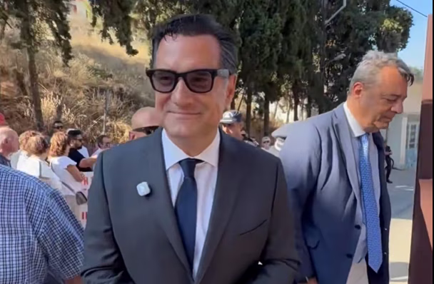 Οι κάμερες στα γυαλιά του Αδωνη ανάβουν και φωτιές...