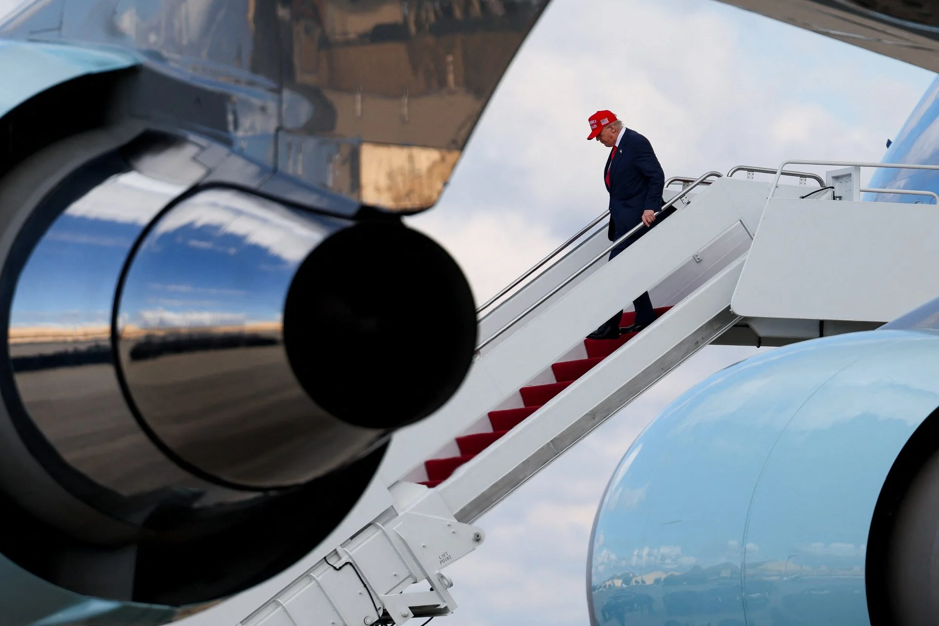 Η CIA έκρινε «χαμηλής αξιοπιστίας» τις ισραηλινές πληροφορίες σχετικά με την ιρανική απειλή – Αποφάσισαν να μην ρισκάρουν και ο Τραμπ άλλαξε αεροσκάφος