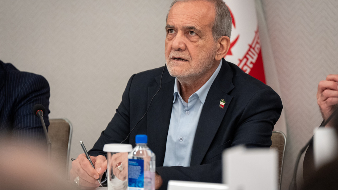 Πεζεσκιάν: Οι ιρανικές εξαγωγές και εισαγωγές μειώθηκαν έως και 35% λόγω των αμερικανικών κυρώσεων