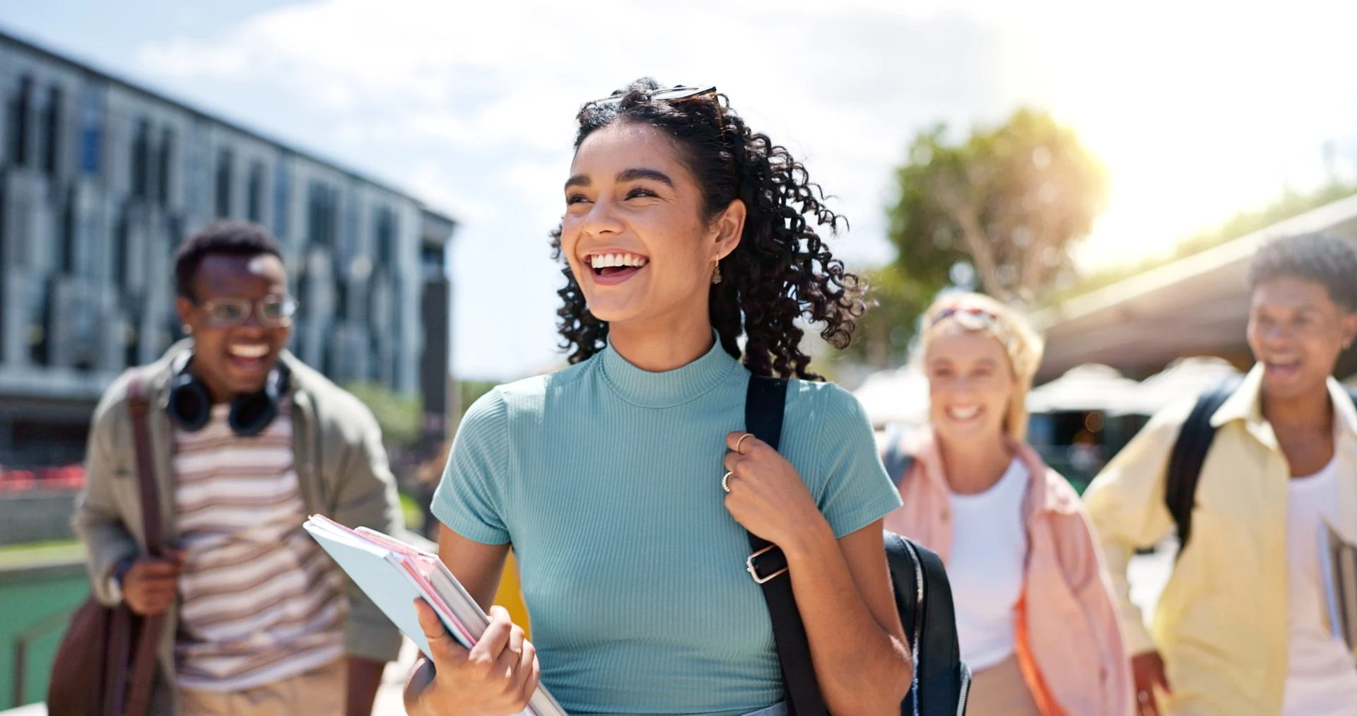 Η Gen Z αποταμιεύει λιγότερο από κάθε άλλη γενιά, δίνει προτεραιότητα στις «μικρές απολαύσεις»