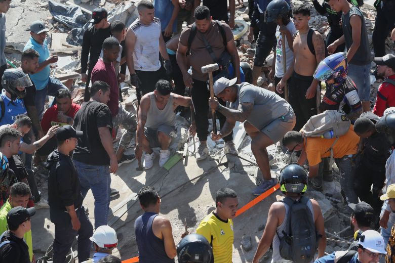Τουλάχιστον 111 οι νεκροί – News.gr
