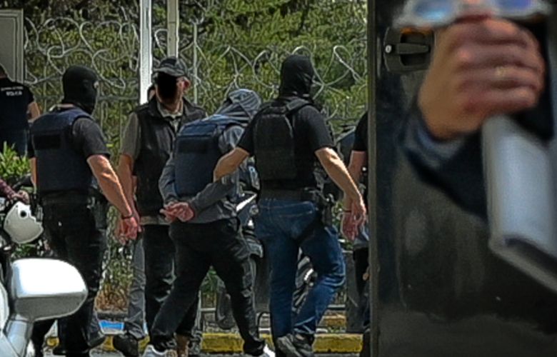 Συνελήφθη 49χρονος της εγκληματικής ομάδας του «Έντικ» στο Παλαιό Φάληρο – Εμπλέκεται σε εκβιασμούς και ξυλοδαρμούς επιχειρηματιών – News.gr