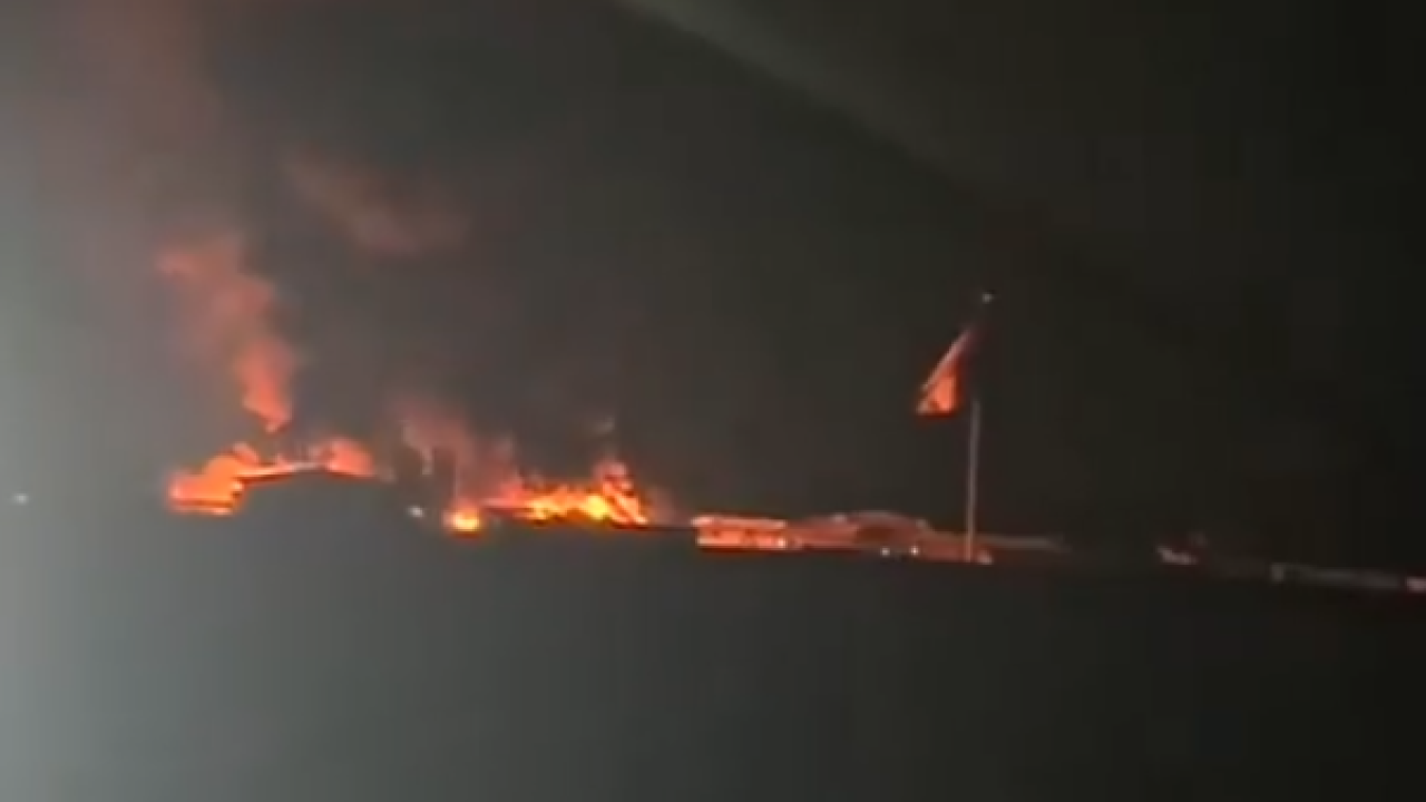 Τραυματίας, αποθήκη στις φλόγες στη Ρωσία εξαιτίας επιδρομής της Ουκρανίας με drones