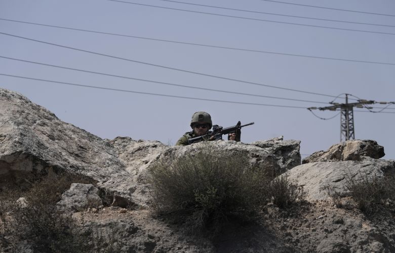 Το Ισραήλ στέλνει στρατιώτες, εκεί όπου σπίτια πολιορκούνται από Εβραίους εποίκους – News.gr