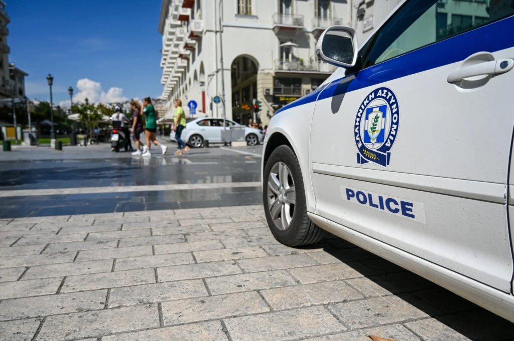 Καταδίωξη με κατάληξη τροχαίο στη Θεσσαλονίκη – Οδηγός καταγγέλλει ότι τον εμβόλισαν