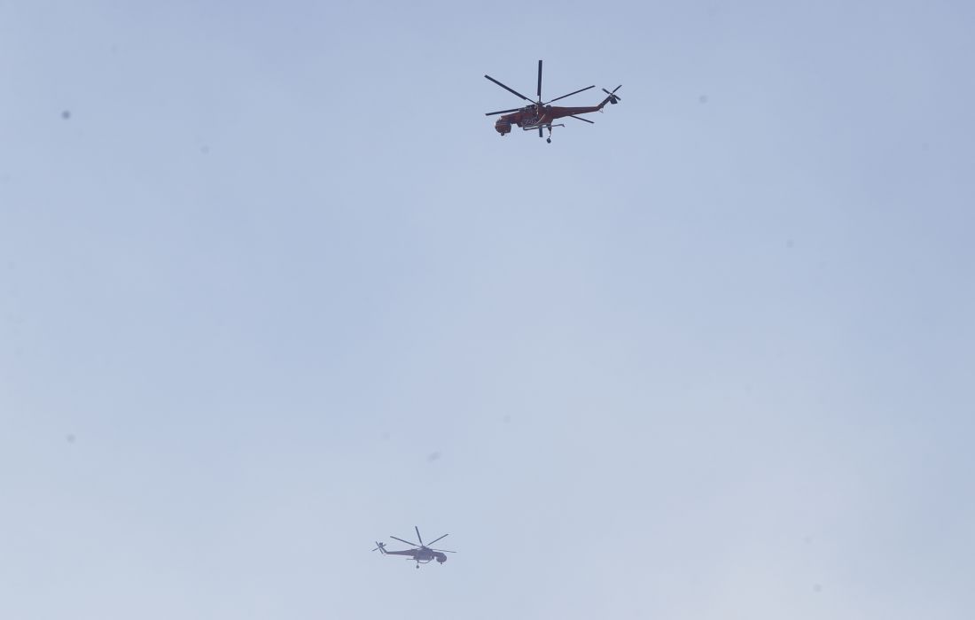 Σύγκρουση δύο ελικοπτέρων που επιχειρούσαν στην περιοχή της Ψάθας – Σε εξέλιξη η επιχείρηση έρευνας και διάσωσης