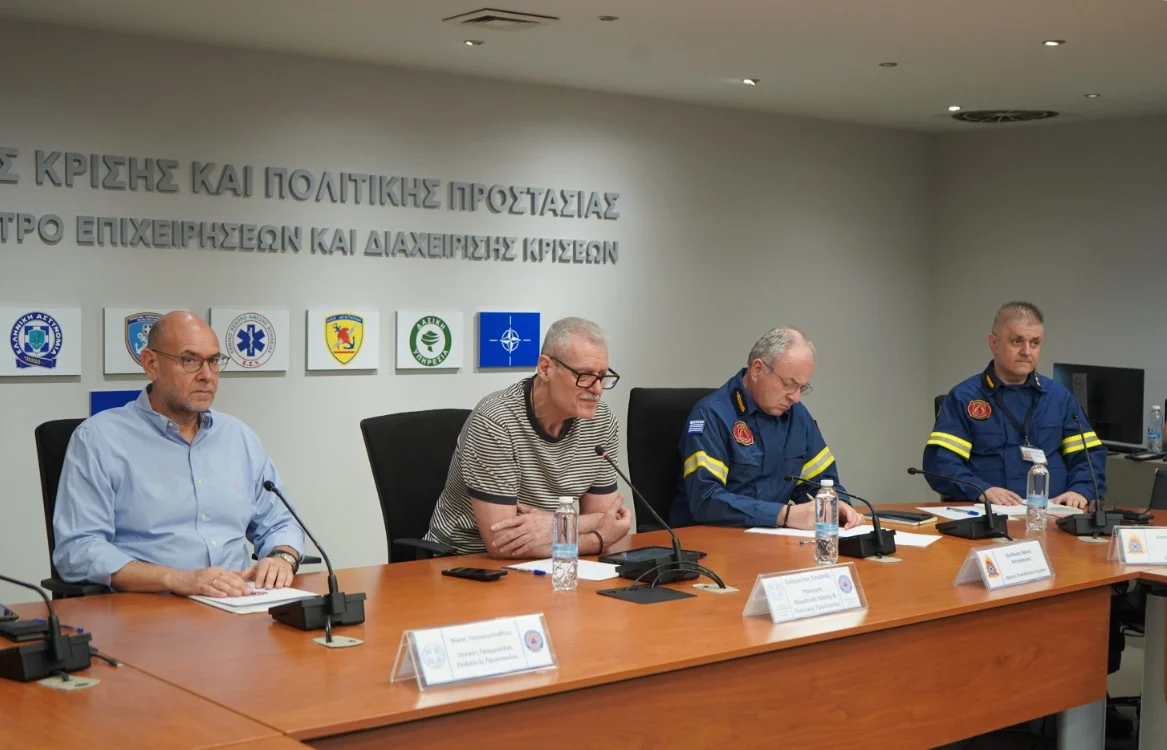 Επικίνδυνο «κοκτέιλ» οι ισχυροί άνεμοι και οι υψηλές θερμοκρασίες