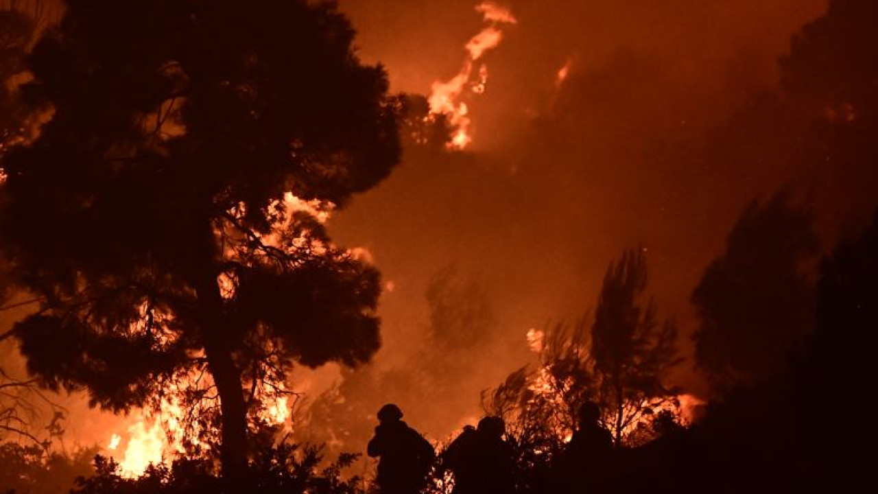 Πύρινη κόλαση στο Πόρτο Γερμενό - Δύσκολη νύχτα στο νότιο Ρέθυμνο