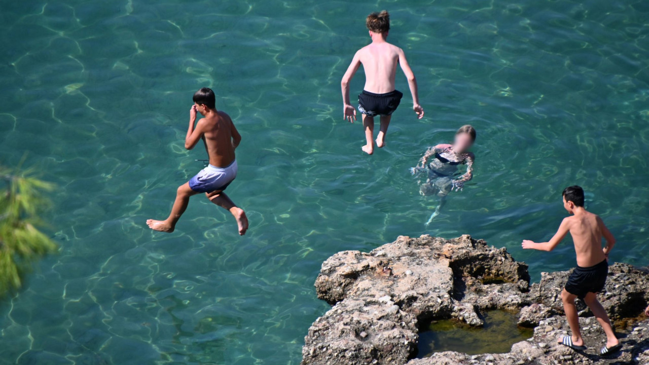 Υψηλές θερμοκρασίες και άνεμοι έως 8 μποφόρ στη χώρα