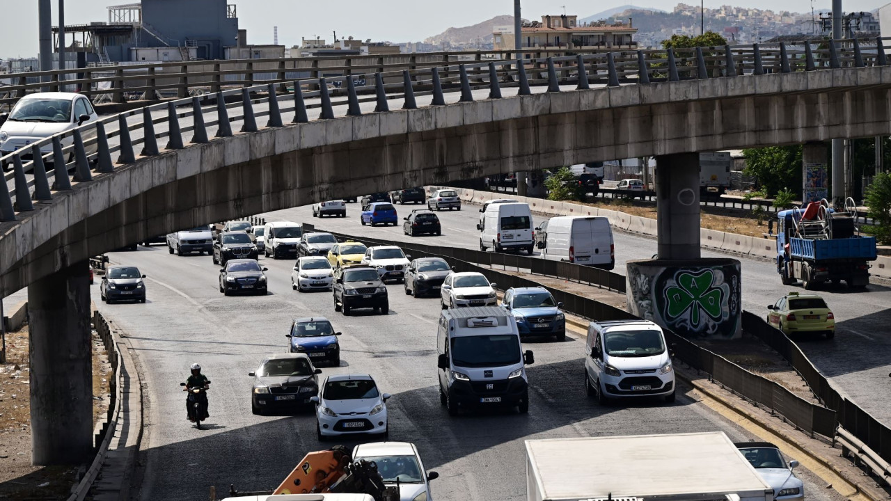 Μποτιλιάρισμα στον Κηφισό μετά από σύγκρουση φορτηγού με ΙΧ