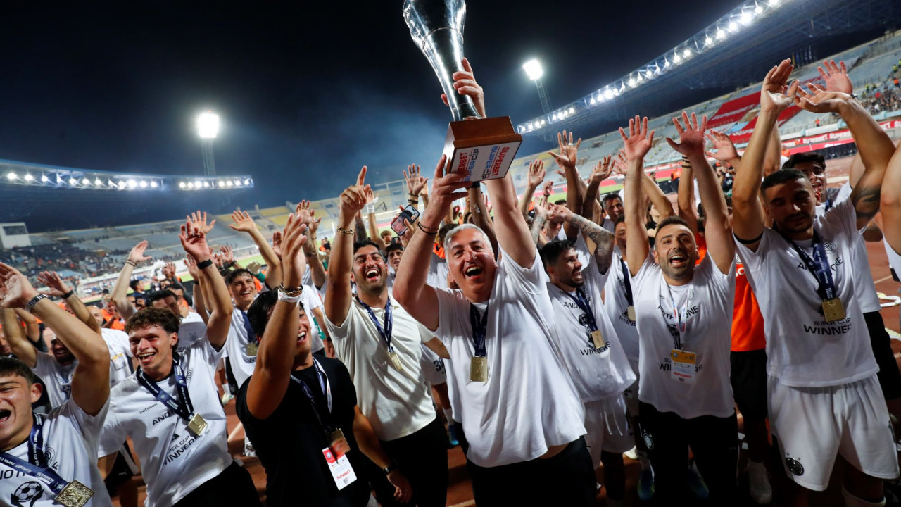 ΟΦΗ: Ξέφρενοι πανηγυρισμοί για το Superbet Super Cup - Η στιγμή της απονομής