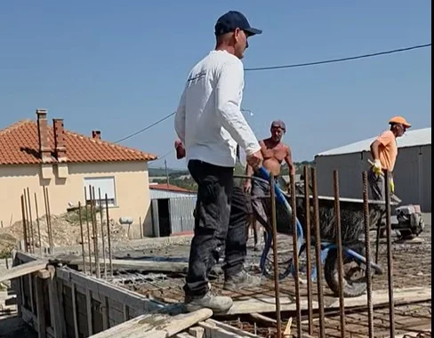 Όταν «μιλάει» η ανθρωπιά - Στον Έβρο εθελοντές χτίζουν σπίτι για ένα νέο ζευγάρι