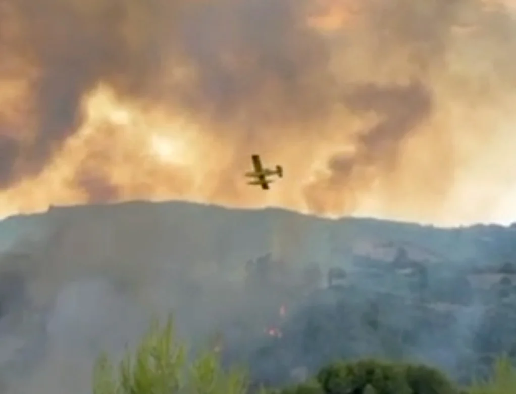 Πυρκαγιά τώρα στο Κερασοχώρι Αγράφων