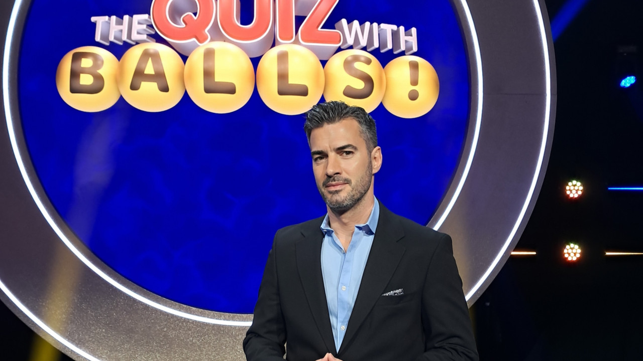«The Quiz with Balls!» με τον Γιάννη Τσιμιτσέλη - Γνώσεις, γέλιο και οι πιο διασκεδαστικές βουτιές έρχονται στον ΣΚΑΪ