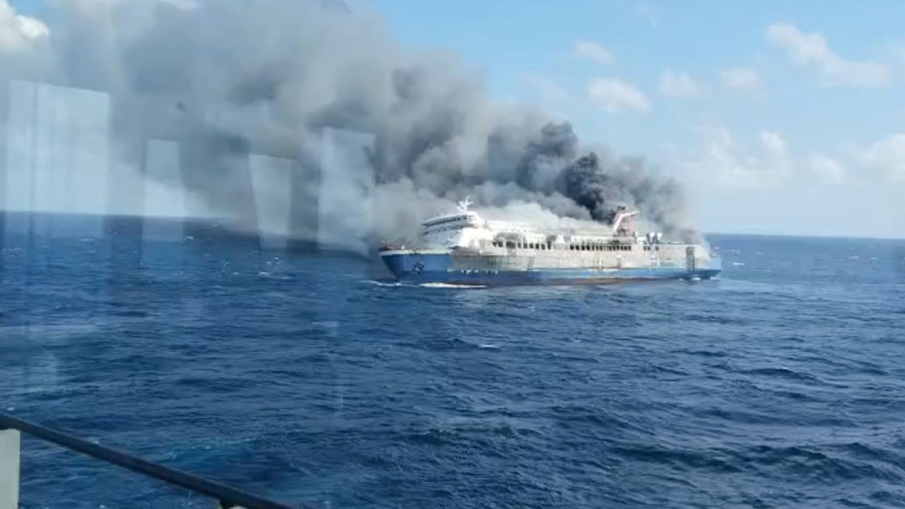 Ινδονησία: Τουλάχιστον πέντε νεκροί και 41 αγνοούμενοι από φωτιά που ξέσπασε σε φέρι