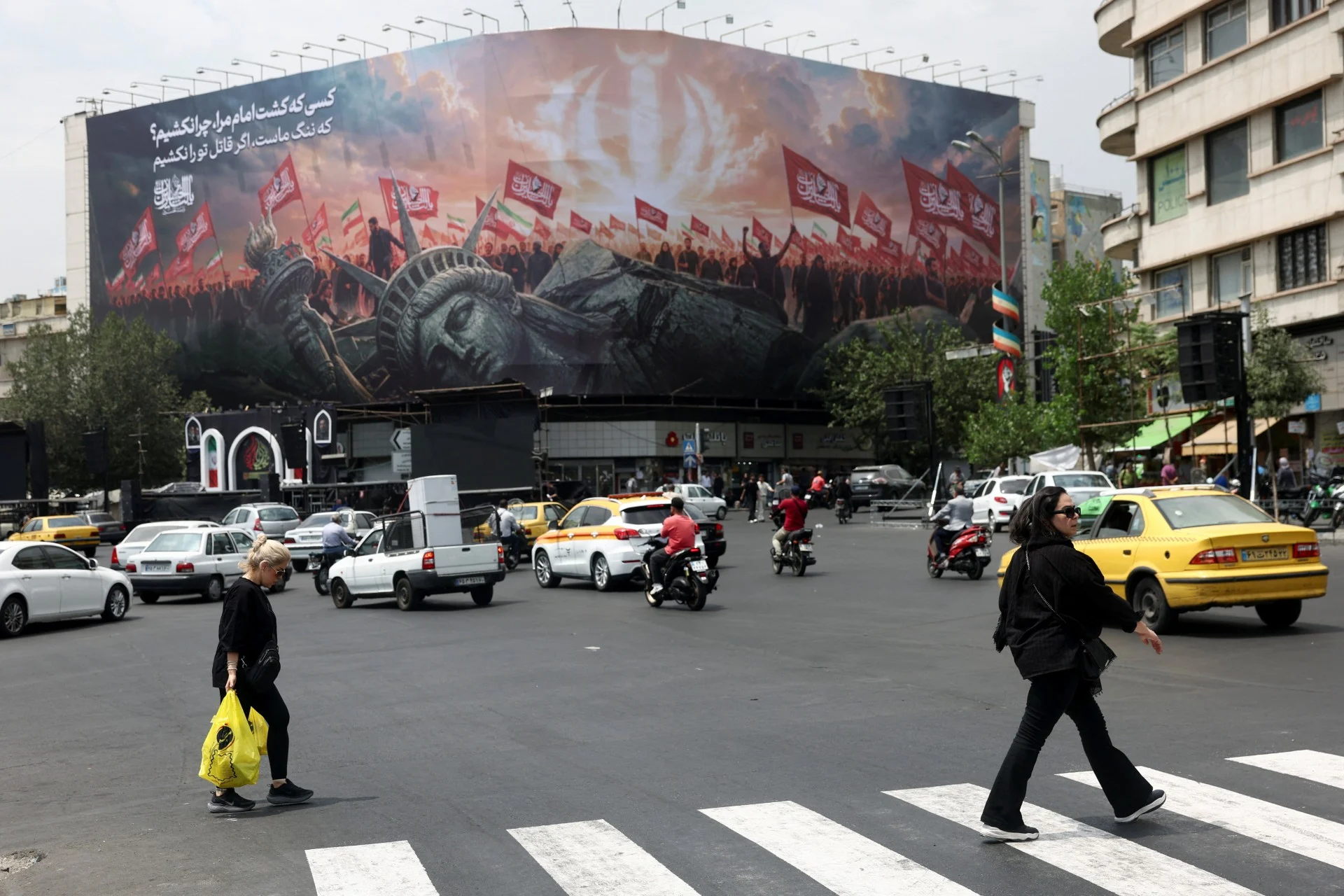 Ουρές έξω από τα πρατήρια καυσίμων μετά την ανακοίνωση κυρώσεων από τις ΗΠΑ