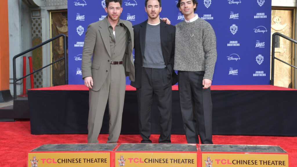 NFL: Οι Jonas Brothers στο σόου του ημιχρόνου για τον ιστορικό πρώτο αγώνα στην Αυστραλία