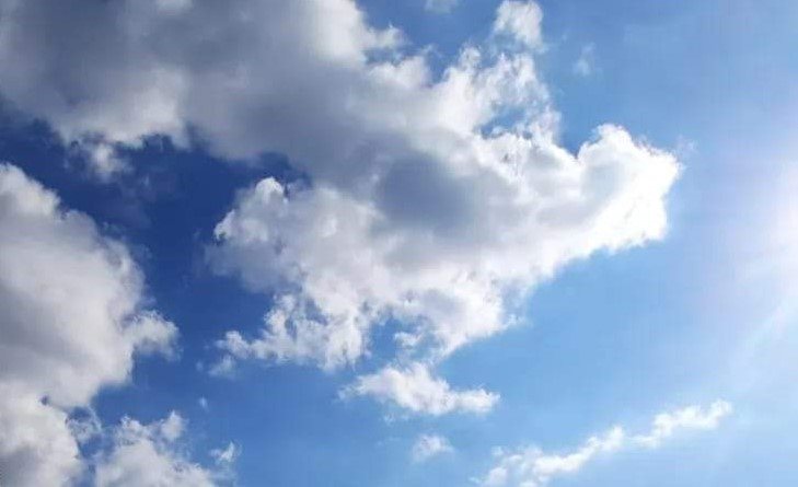 Νεφώσεις κατά τις απογευματινές ώρες, σταθερή θερμοκρασία έως 38 βαθμούς