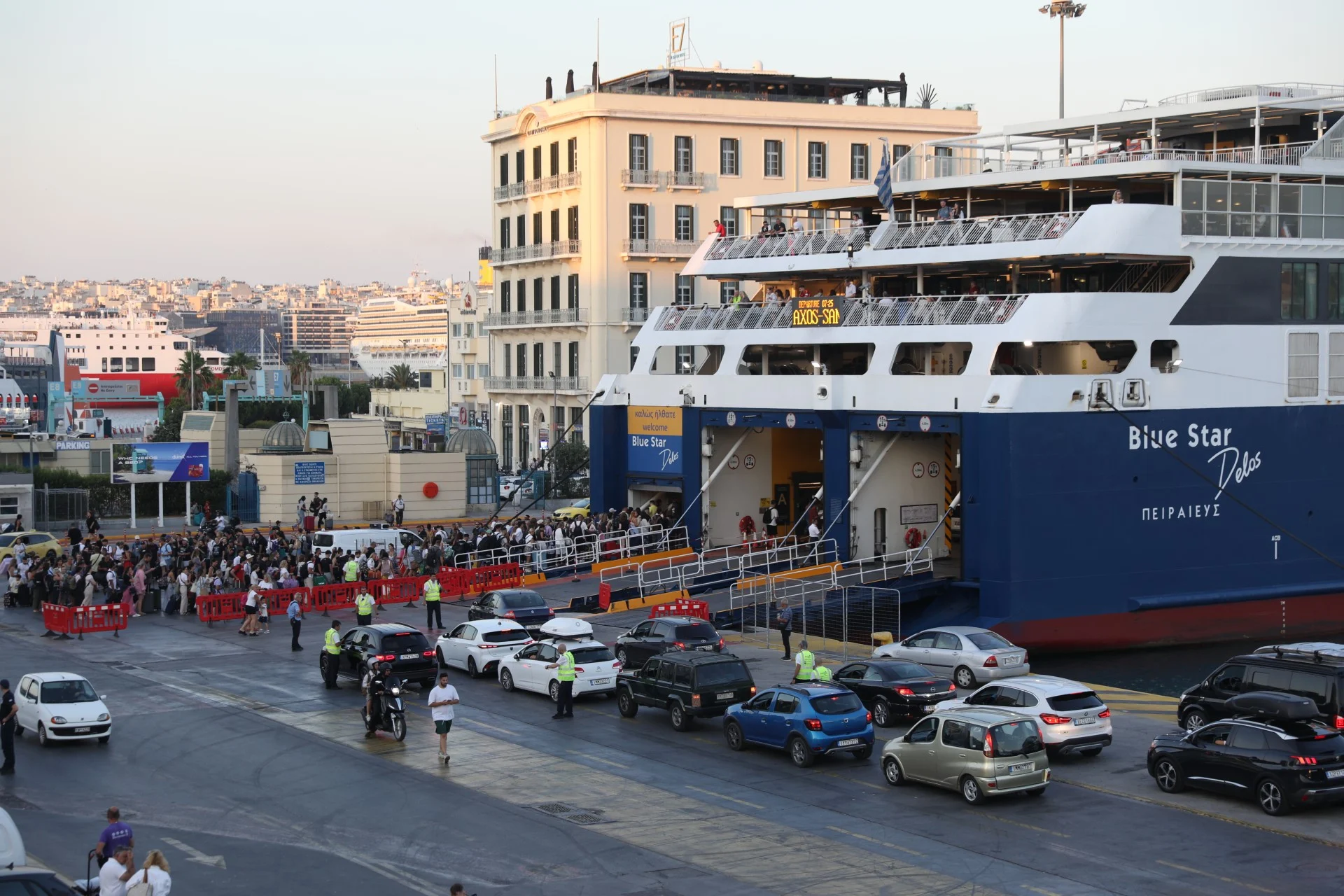Μετ’ εμποδίων η έξοδος του Δεκαπενταύγουστου λόγω ισχυρών ανέμων