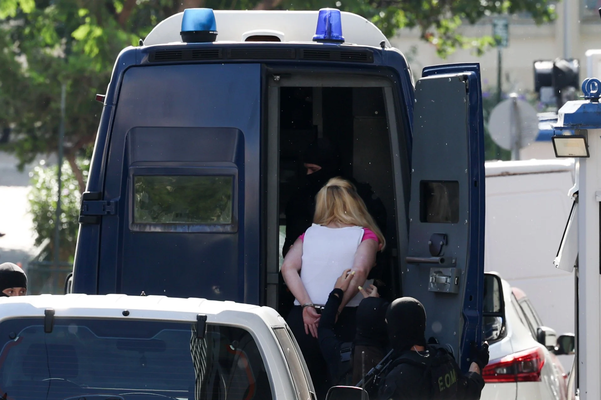 Δεν είναι η εντολέας μου στις φωτογραφίες από την επίθεση στη Marfin