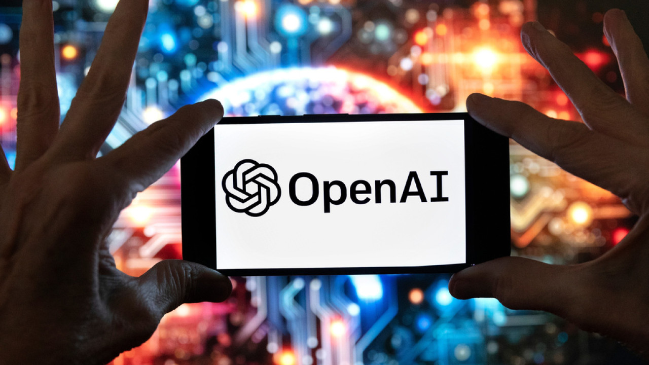 Η OpenAI επιβραδύνει την εκπαίδευση της τεχνητής νοημοσύνης μετά από... εσωτερικό «χακάρισμα»