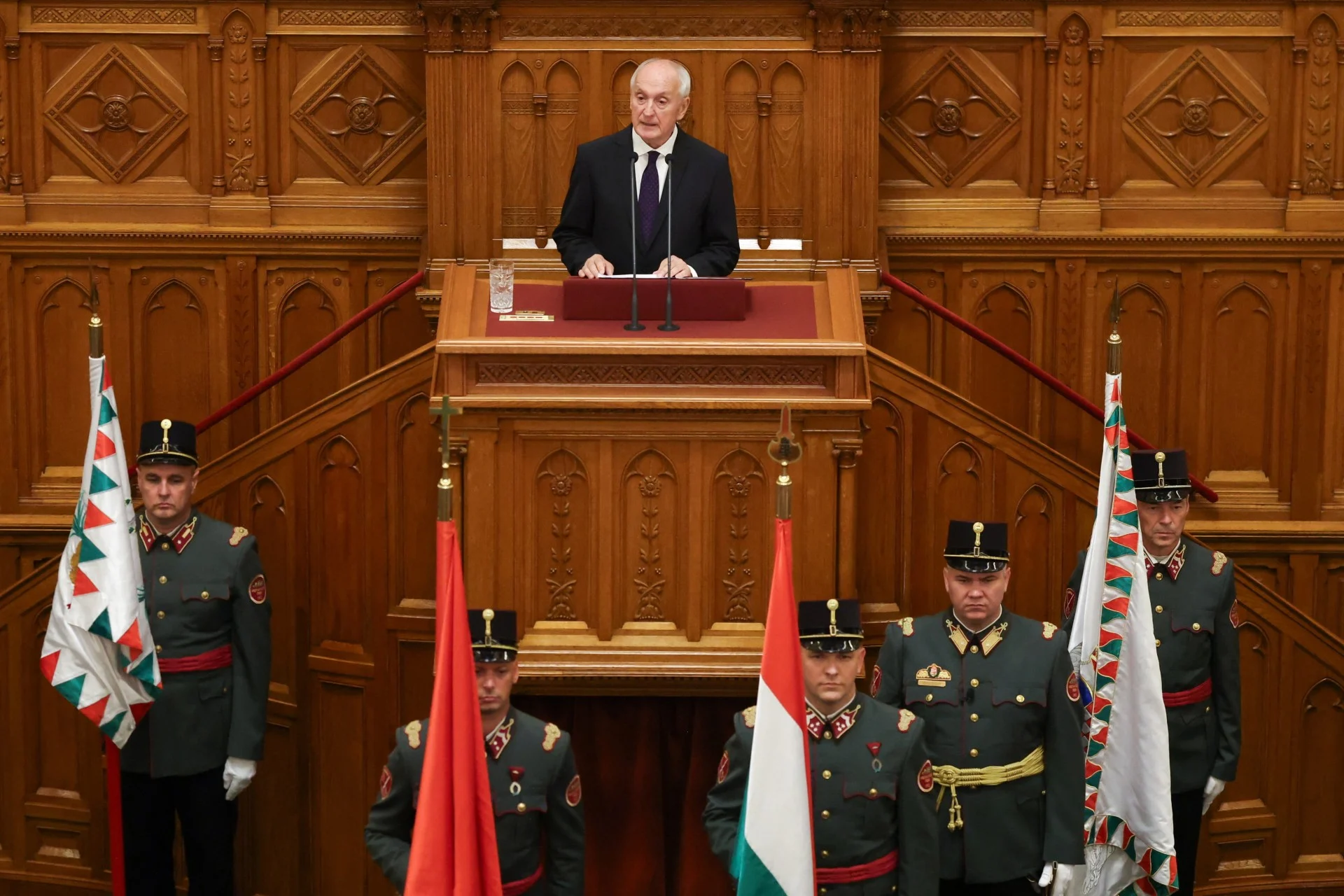 Η Βουλή εξέλεξε πρόεδρο της χώρας τον Άντρας Μπάκα, πρώην επικεφαλής του Ανωτάτου Δικαστηρίου