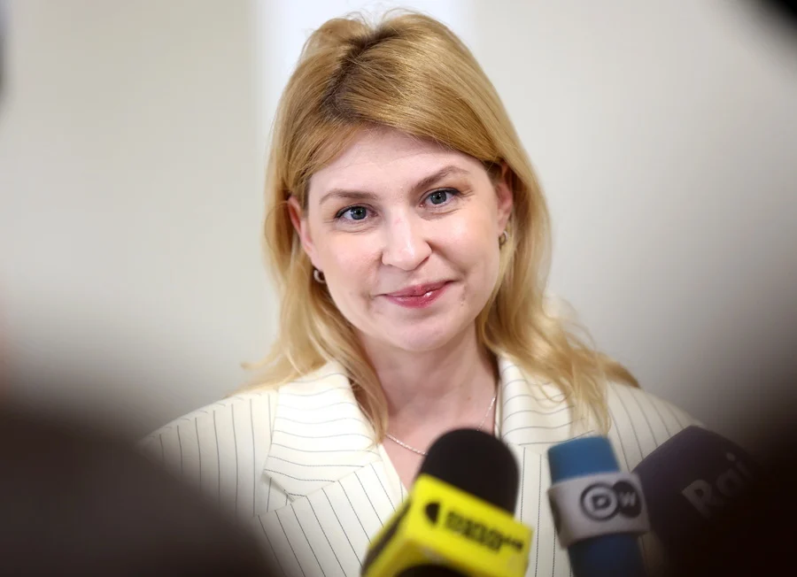 Ο Ζελένσκι απέλυσε την πρέσβειρα της χώρας στις ΗΠΑ Όλγα Στεφανίσινα