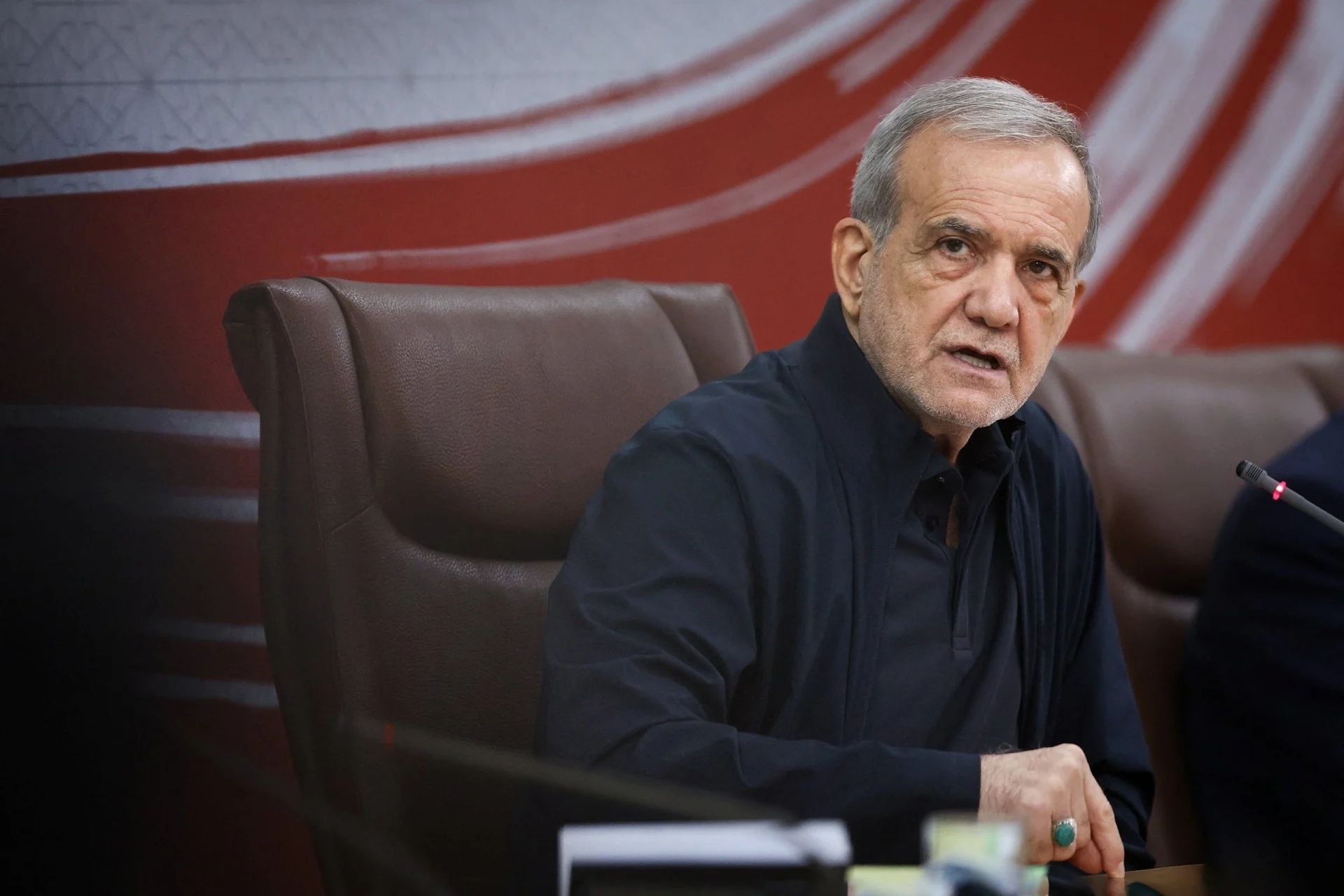 Ιρανικά ΜΜΕ: Ο πρόεδρος Πεζεσκιάν συνάντησε πρόσφατα τον ανώτατο ηγέτη Μοτζτάμπα Χαμενεΐ