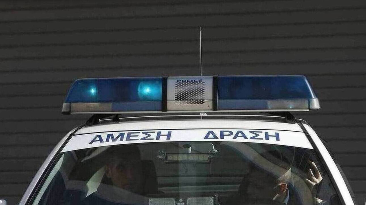 Πάτρα: Αστυνομικοί και πυροσβέστες απεγκλώβισαν παιδάκι που κλειδώθηκε σε ΙΧ