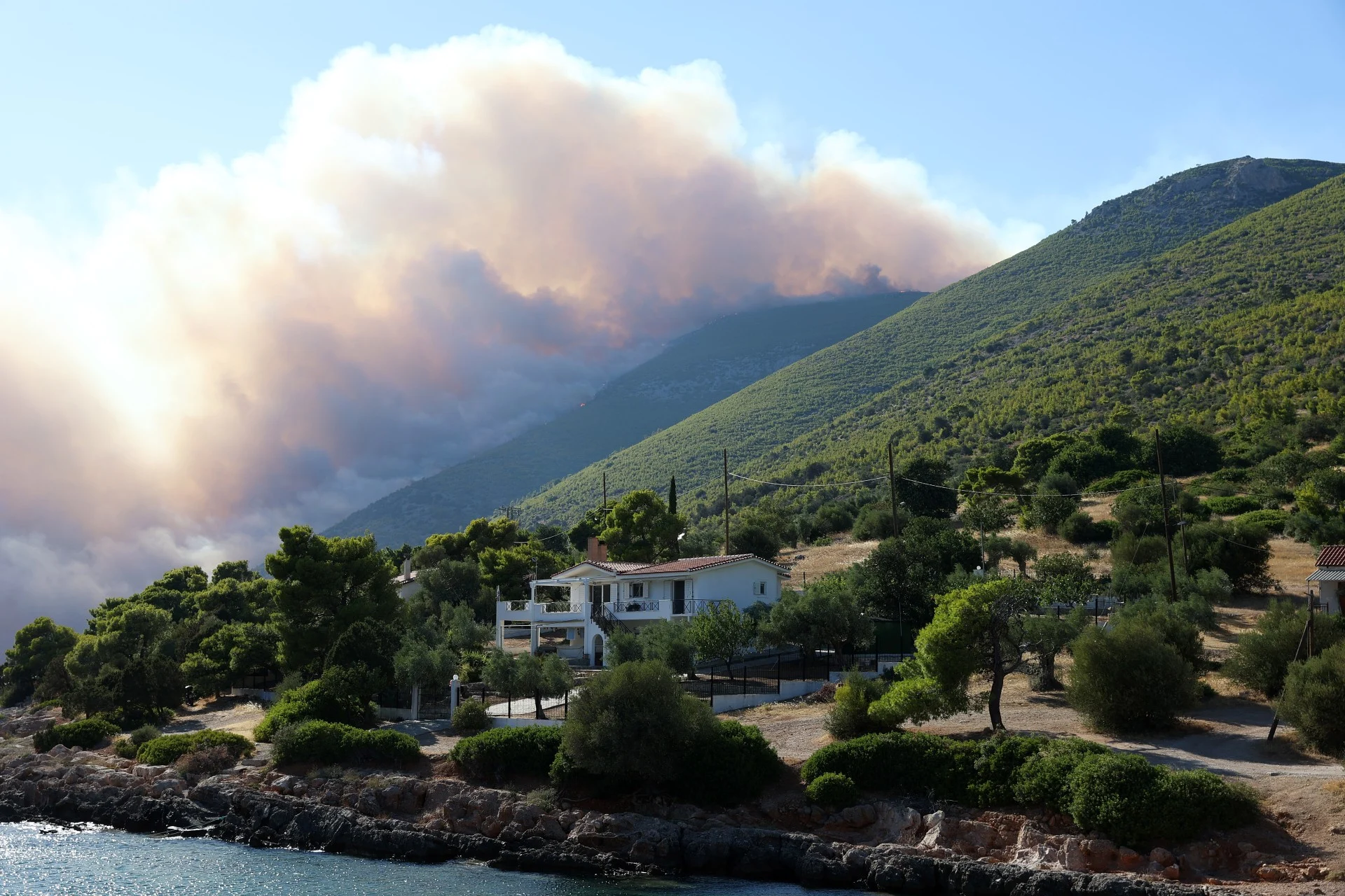 Φωτιά στο Πόρτο Γερμενό: Σε ισχύ έκτακτες κυκλοφοριακές ρυθμίσεις – Πού γίνονται εκτροπές