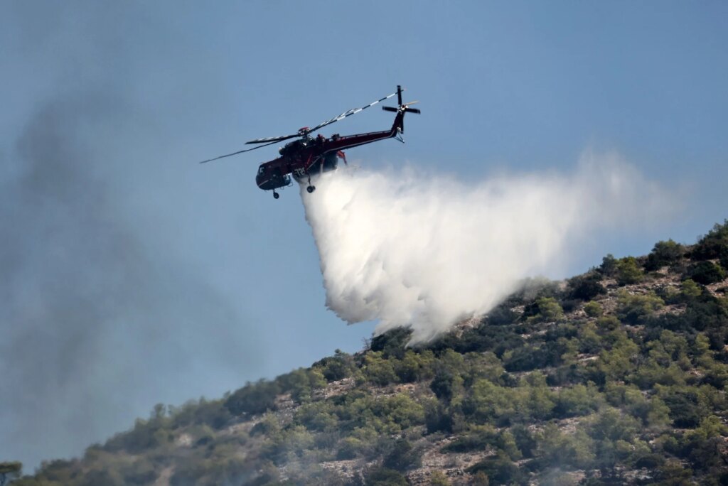 Δασική πυρκαγιά στη Σούδα Ρεθύμνου: Μήνυμα 112 για εκκένωση
