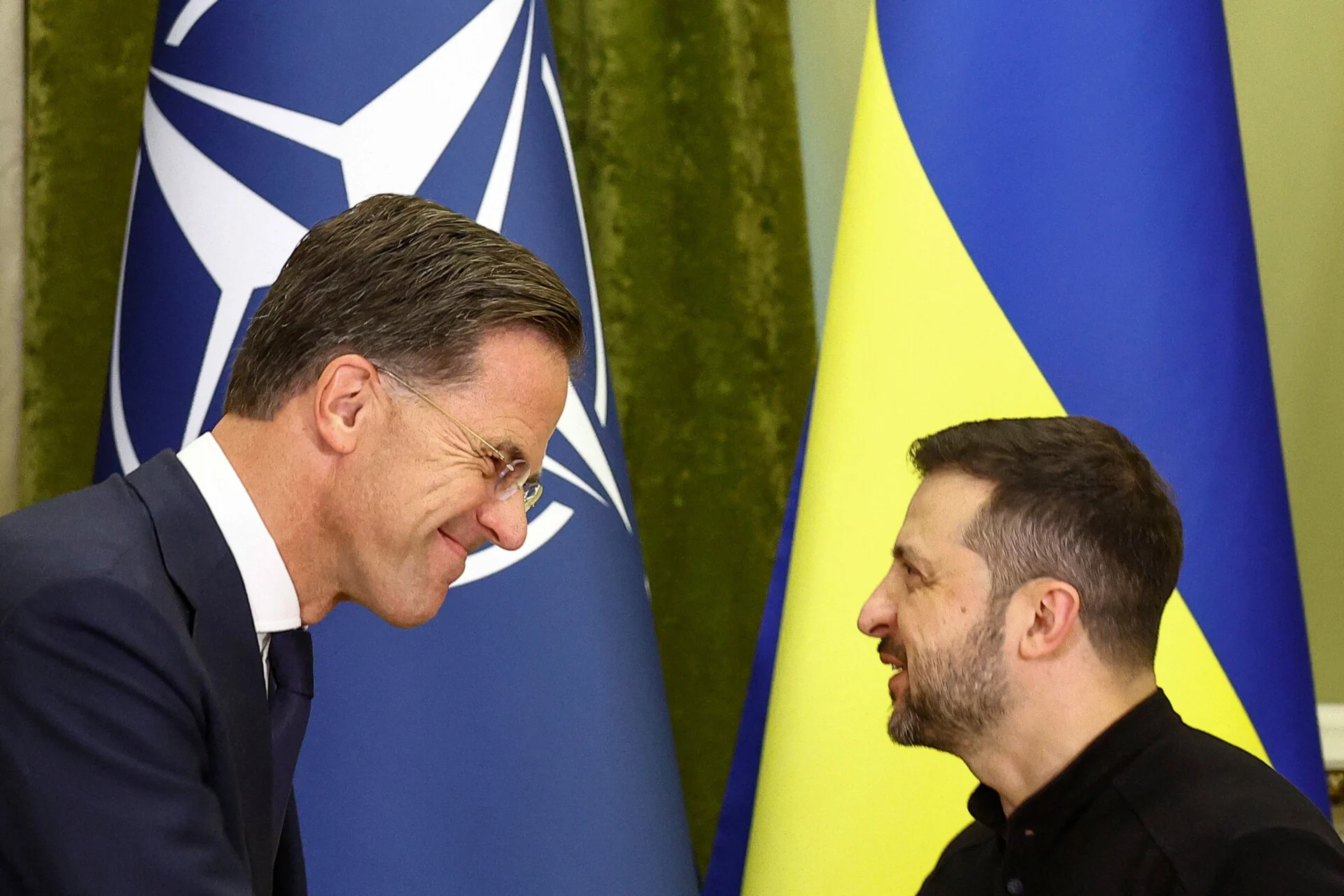 Ο Ζελένσκι ζήτησε από τον Ρούτε περισσότερη βοήθεια για την αντιαεροπορική άμυνα