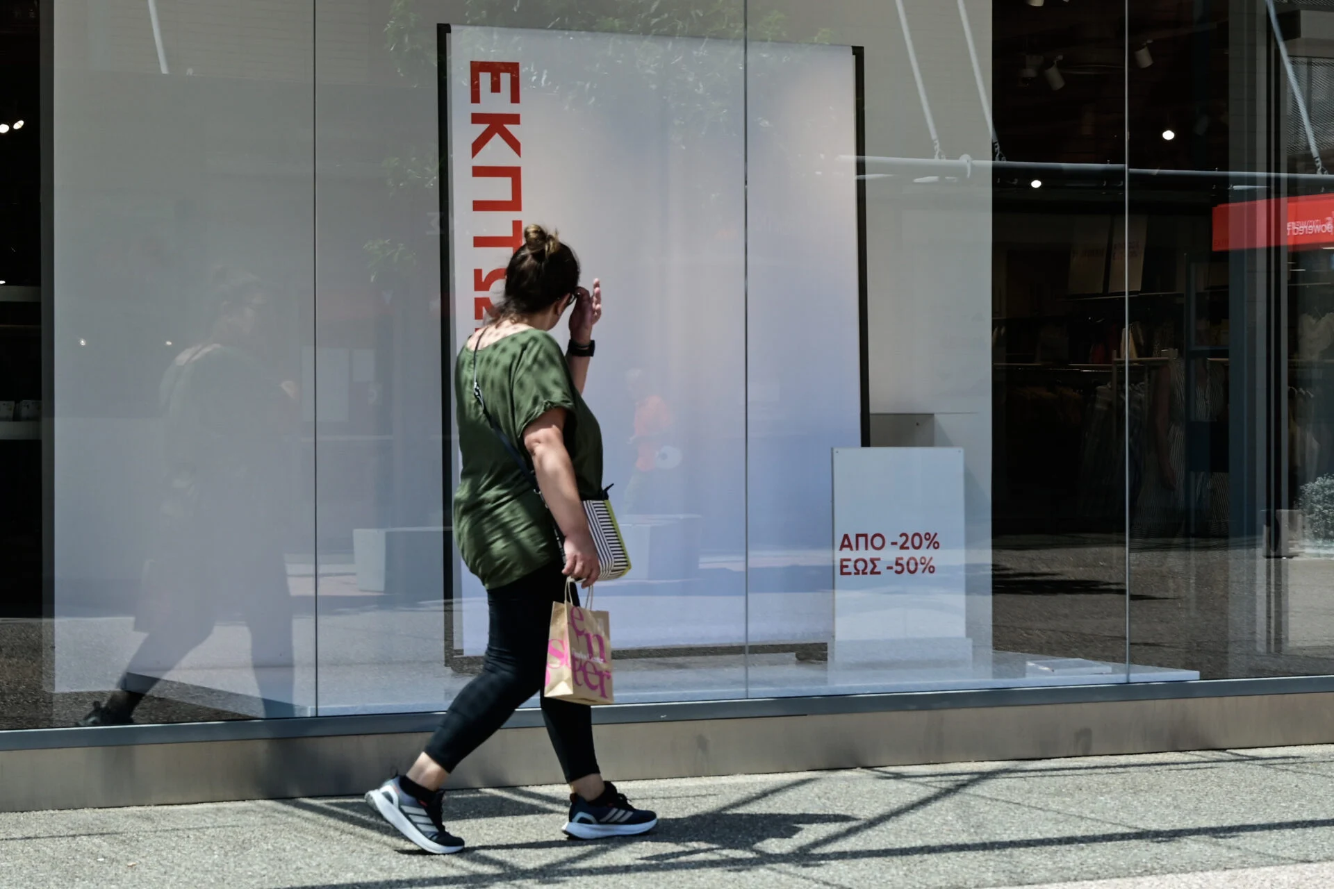 Εκπτώσεις τώρα και στις ελπίδες των εμπόρων