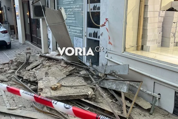 Κατέρρευσε μπαλκόνι στο κέντρο της πόλης