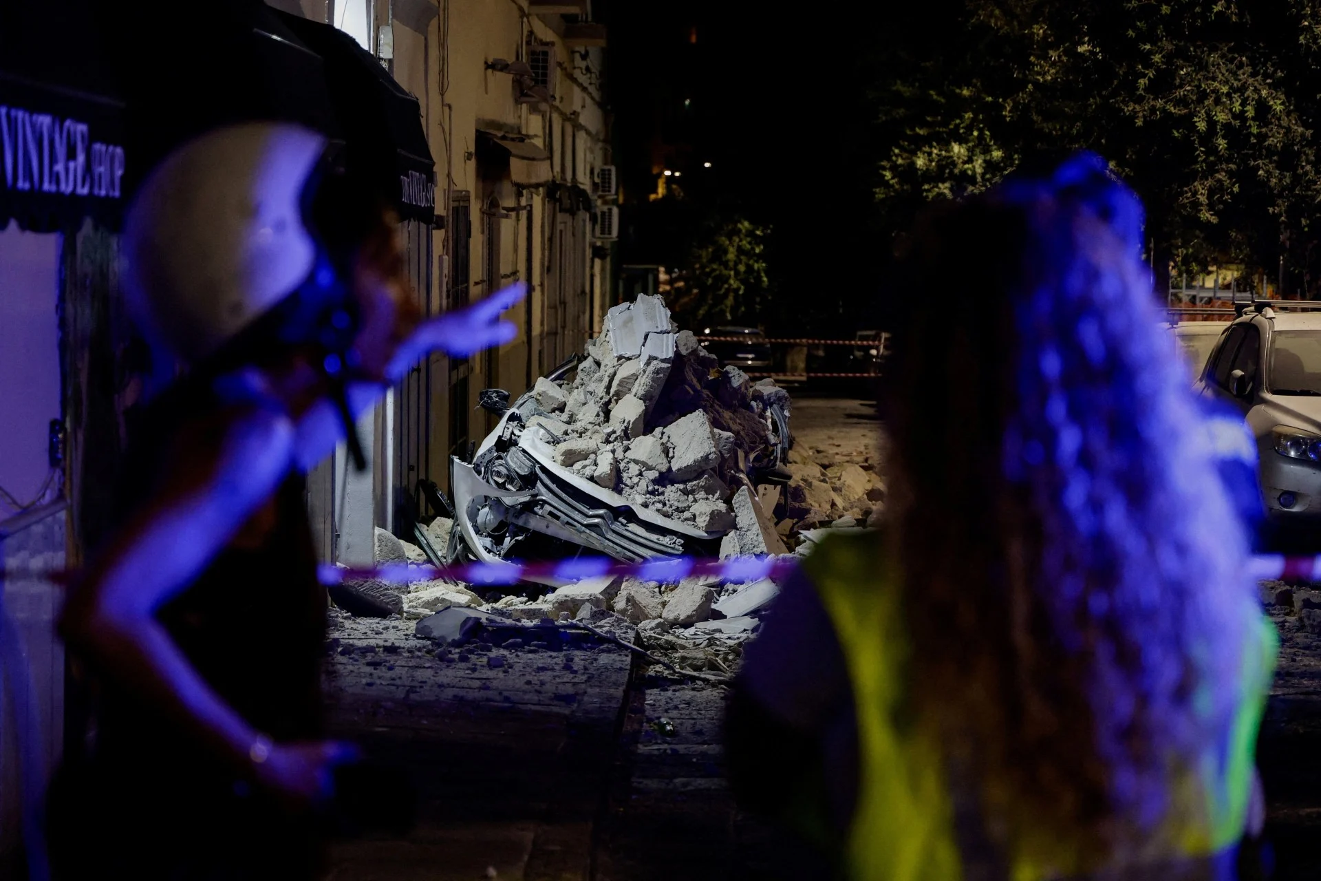 Οκτώ ελαφρά τραυματίες από τον σεισμό στην περιοχή της Νάπολης (Φωτό)
