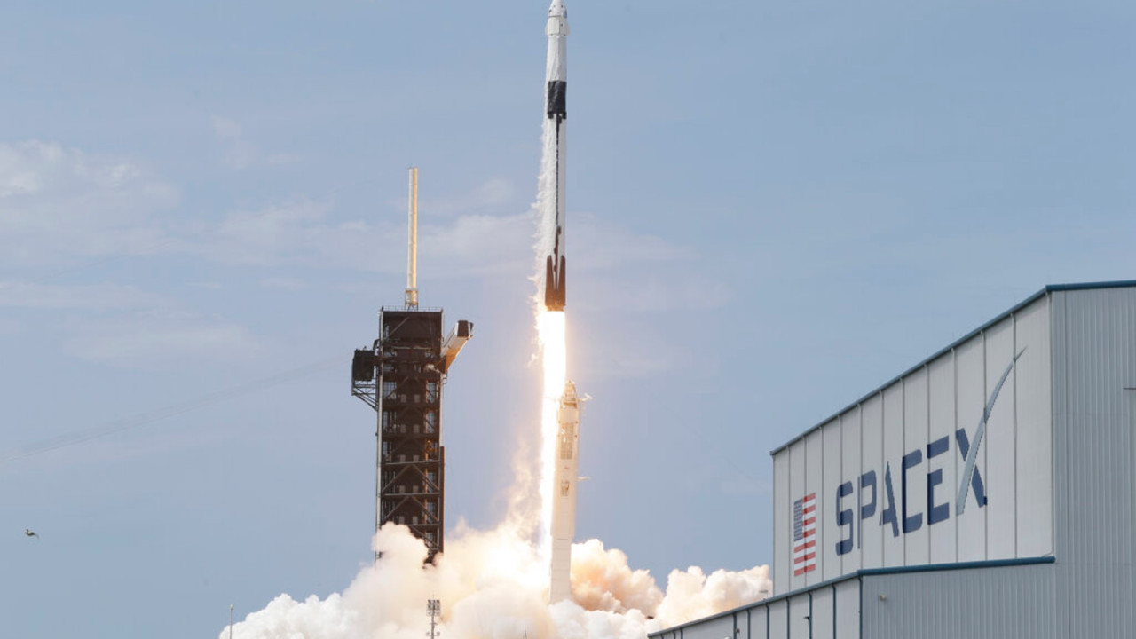 Τμήμα πυραύλου της Space X κατέληξε να συντριβεί στη Σελήνη –Τι θα δουν οι επιστήμονες και γιατί δεν υπάρχει κίνδυνος για τη Γη