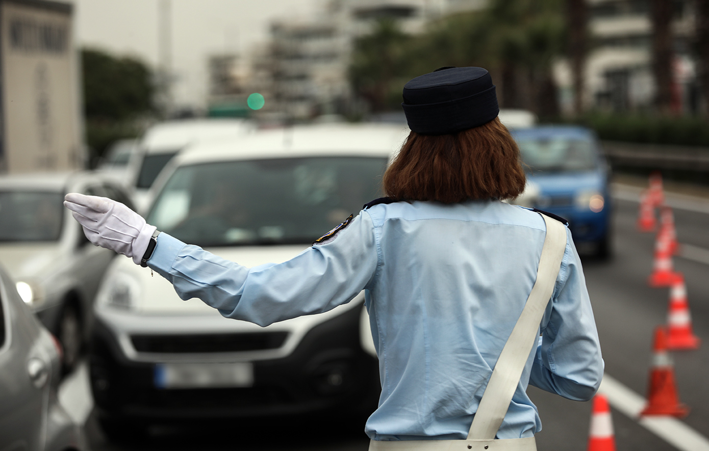 Διακοπή κυκλοφορίας στην εθνική οδό Αθηνών-Λαμίας μετά από ανατροπή φορτηγών