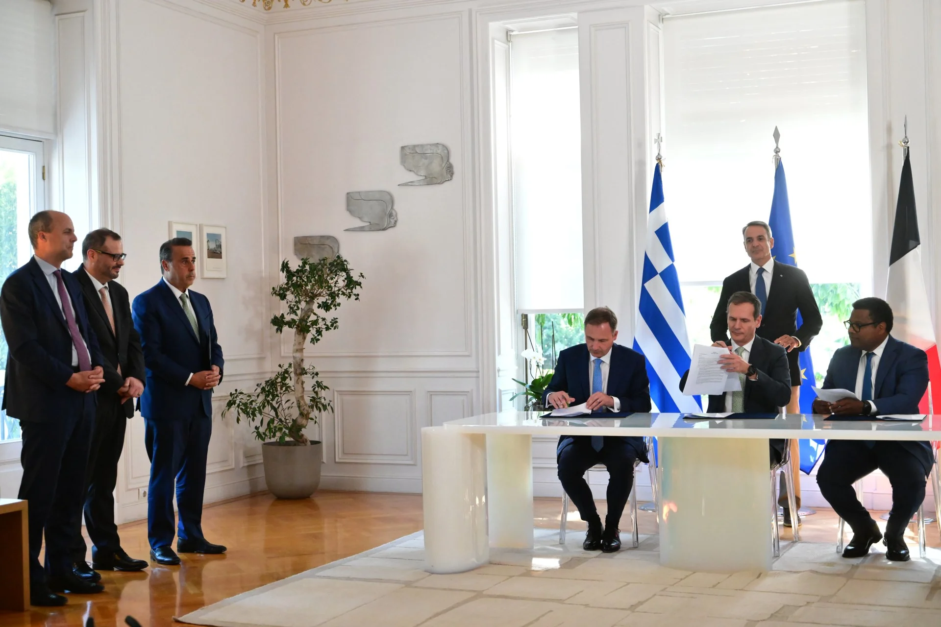 Έπεσαν οι υπογραφές για τη διασύνδεση Ελλάδας