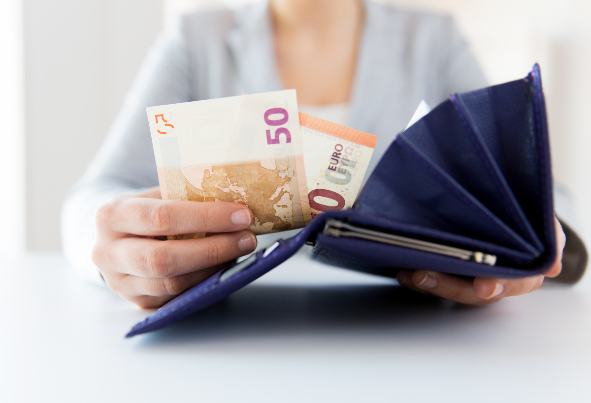 ΠΑΣΟΚ: Έκθεση-κόλαφος του ΟΟΣΑ διαλύει το success story της κυβέρνησης - Υποχώρησε το κατά κεφαλήν εισόδημα κατά 3,6%