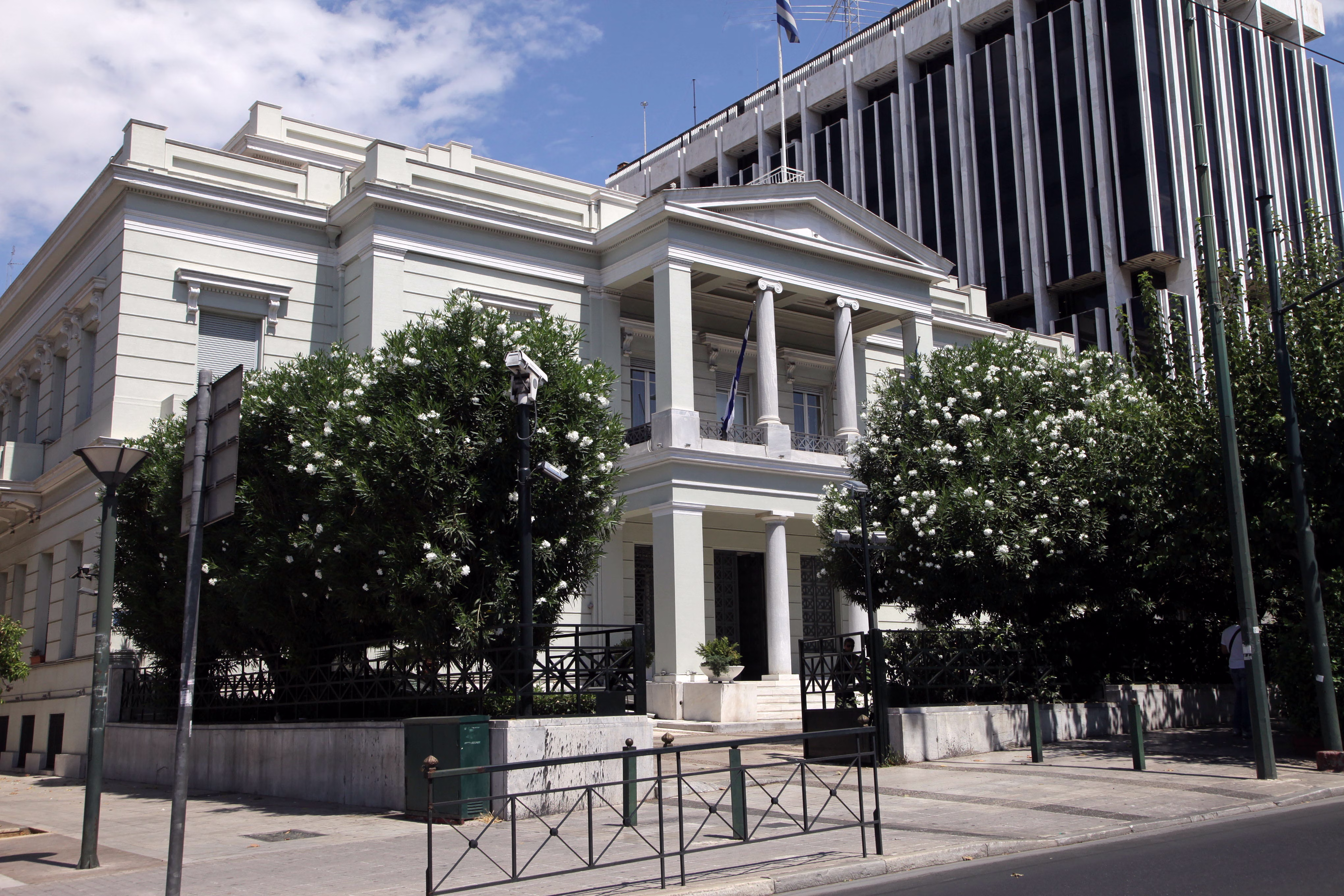 Το ΥΠΕΞ της Ελλάδας καταδικάζει τη δολοφονία Σύρου χριστιανού ανήμερα του Δεκαπενταύγουστου